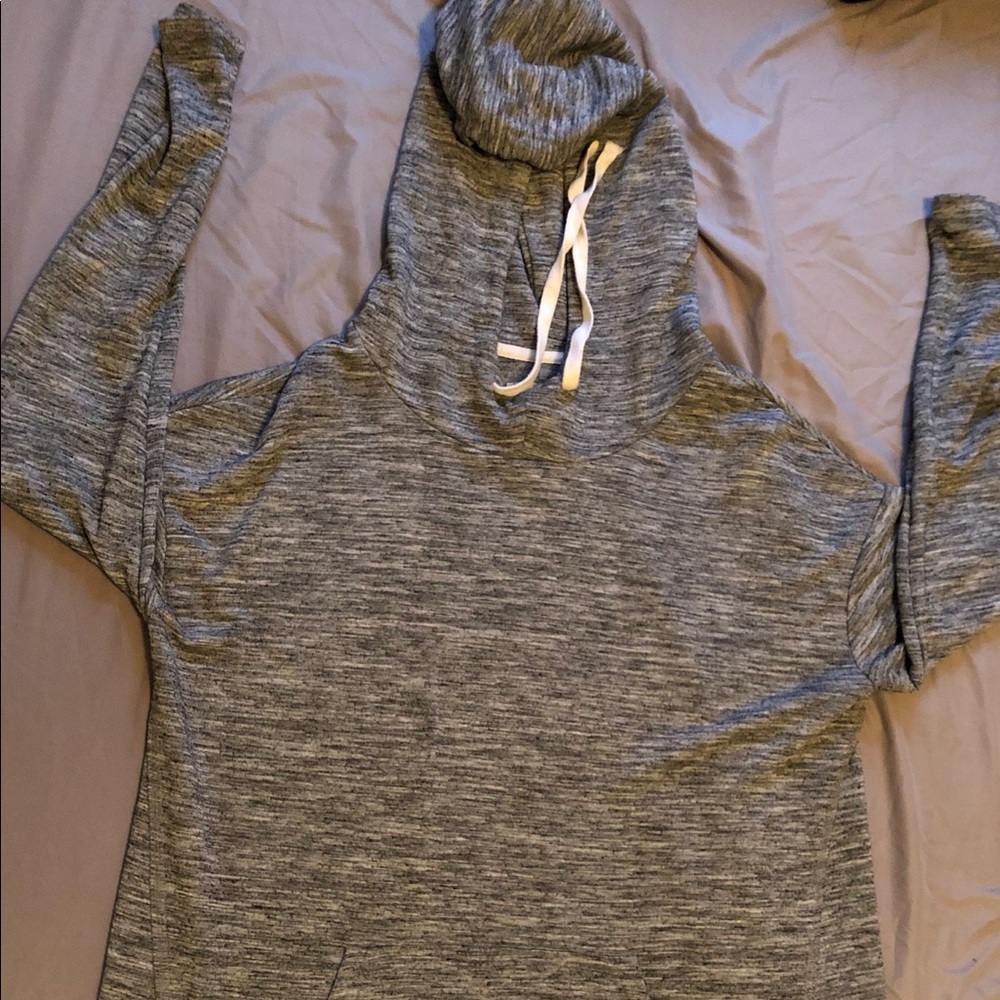 Tunic length light sweatshirt.